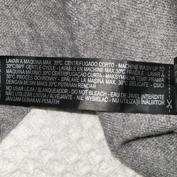 Zara Knit, grey mini skirt. Simple, cute & comfortable. Size S. - Picture 8 of 11